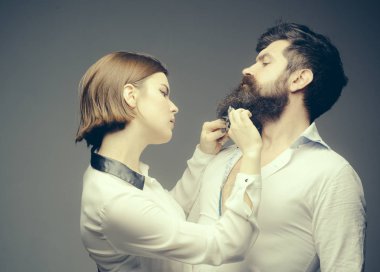 Son stili seçin. Sakal için yüz şekli aynı. Kız berber acımasız sakallı hippi makas kesim saçlı. Uzman damat ipuçları berber. Sakal bakım hileler yüz saç göz şaşaalı tutmak