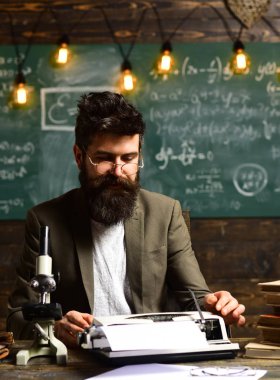 Öğretmen yetenekli lideri, iş atölyesi ve sunum konuşmacı, öğretmenler iyi dinleme becerileri sahip, büyük öğretmen öğrencilere liderlik duygusu taşır,