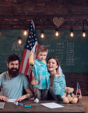 İlham kavramı. Öğrenci Grup oyun kağıt uçak okul sınıf, ilham ile. Aile ilham kaynağıdır. Bir ilham flaş. Uçup sağlar