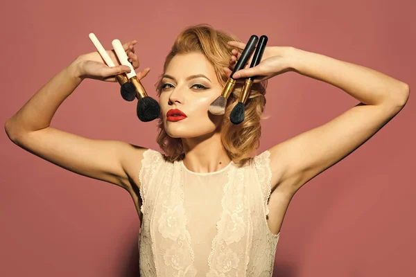 Retro woman with makeup brush, vintage, look. Sensual blond girl with elegant makeup, pinup. Makeup and cosmetics, skincare, visage. Beauty, fashion, cosmetics, vintage style Vintage skincare look