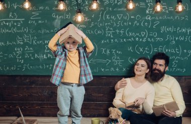 Edebiyat kavramı. Kitap başında, edebiyat ile küçük bir çocuk. Okul çocuk çalışma edebiyat sınıfta. Edebiyat benim hobi olduğunu. Hikâyen