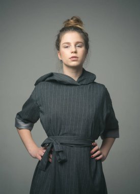 Kuaför. Kuaför sonra şık saçlı kadın. haidresser salonu ve güzellik. Kuaför Hizmetleri kıza. profesyonel şekillendirme.