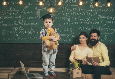 Kavram getirmek. Çocukları getir. Aile Çocuk kadar getirmek ve eğitim hakkında bakım. Ayağa kalk piç getirmek velilere okula geri