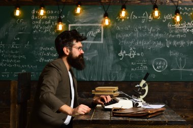 Lise üniversite öğrencilerin eğitim kavramı, koçluk öğrenme iş planlaması konferans eğitim ve sınıf eğitim kavramları içinde birlikte okuma, Öğretmen Ders başlıyor,