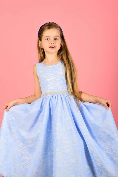 Princesita en vestido niña princesa — Foto de Stock