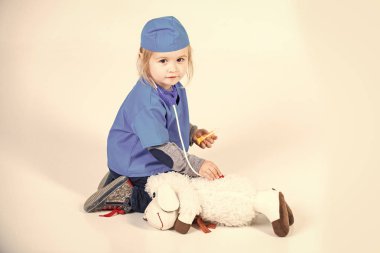 oyuncak hayvan ile tek tip oyun veteriner Doktor çocukta