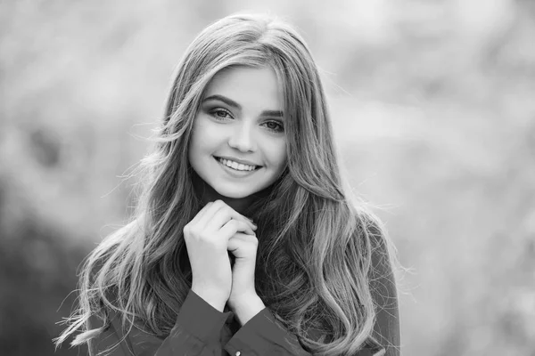 Girl in red blouse. — Stock Photo, Image