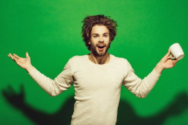 çay veya kahve mutlu bir adam