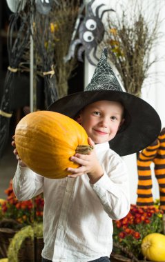 Cadılar Bayramı çocuk mutlu yüz.