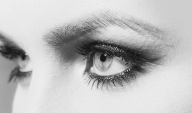 Mavi gözleri parlak gölgeler