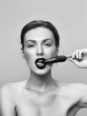 kırmızı biber biber ile kız