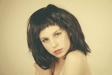 Moda model giyen siyah peruk