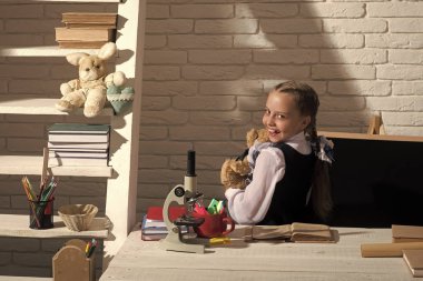 Sınıf ve çalışma zaman kavramı. Sınıfta çocuk