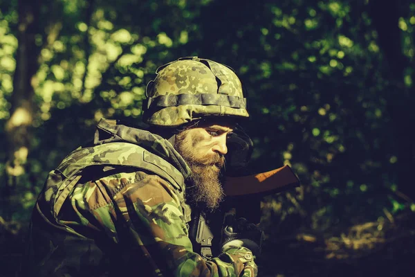 Young soldier with gun — Stock Photo, Image