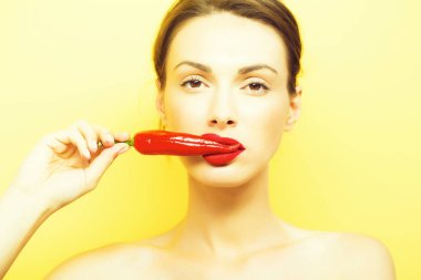 kırmızı biber biber ile kız