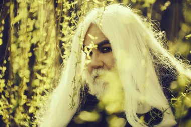 sakallı adam çiçek