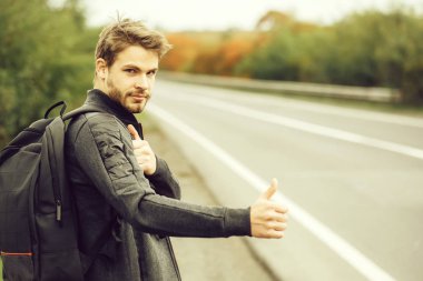Açık el ile otostop autostop genç adam