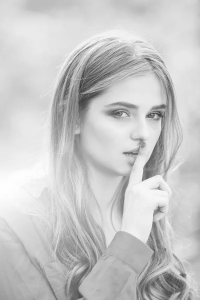 Mulher com cabelo comprido. — Fotografia de Stock