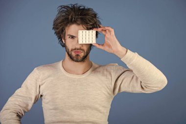 Soğuk, grip ve baş ağrısı tedavi, hipnotik tablet.