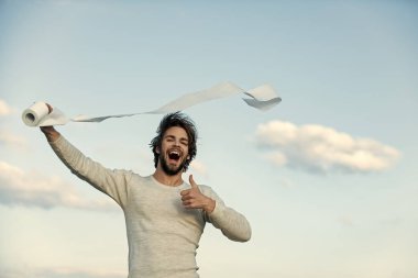 İç çamaşırı dağınık saçlı adam sabah.