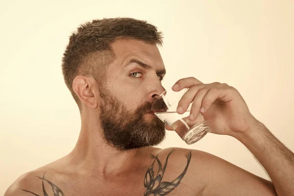 Hipster schone gezonde drinkwater, verfrissend. Gezondheid en dieet. — Stockfoto