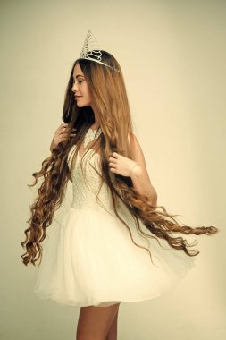 Kuaför ve kozmetik. Güzellik salonu ve düğün moda.