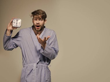 Sabah, kavram uyan. Zaman, rutin, son tarih