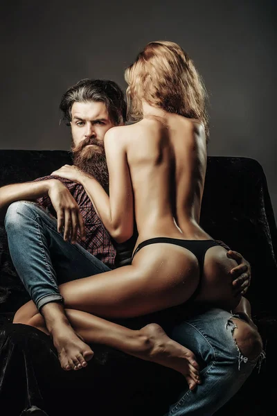 Mężczyzna i kobieta z seksowne pośladki — Zdjęcie stockowe