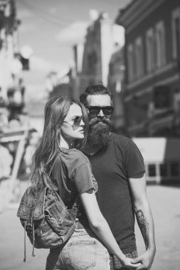 Yaz tatilde aşık Çift