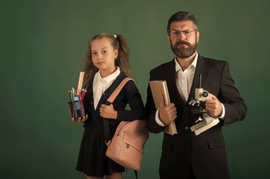 Eğitim ve okul kavramı dön. Çocuk ve öğretmen