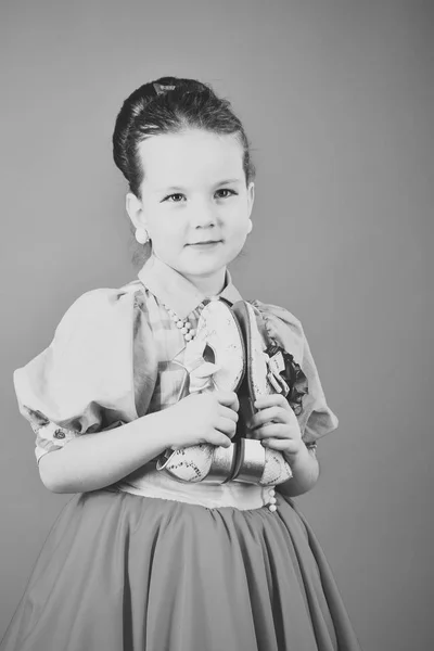 Belleza y moda en estilo pinup, infancia. salón de belleza y cabello —  Fotos de Stock