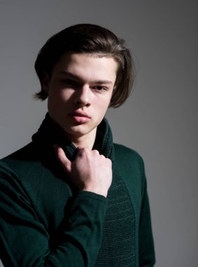 Özel ders bilgileri açıklamak olan ve öğrencilerin tepki olduğunu. Genç kız öğrenci üniversite sınıf sınavları için hazırlanıyor. Öğrenci grubunun önemli bir parçası olduğunu biliyor mu