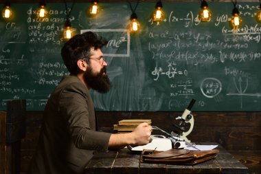 İyi öğretmenler çoğu kez iletişim Master, akademik başarı doğuştan yetenek zor iş hakkında daha fazla olduğunu, öğretmen şeyler eylem yoluyla değiştirilebilir inanmalı mıyım,