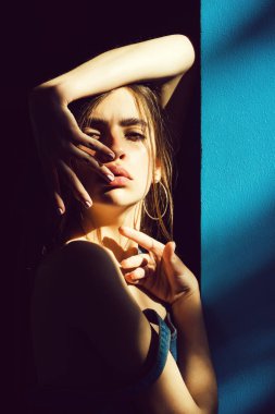 sunloght hiç makyaj ile kız yüzü