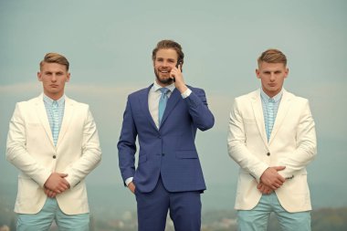 Patron ve çalışanlar güneşli