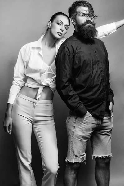 Tineri cuplu elegant în studio — Fotografie, imagine de stoc