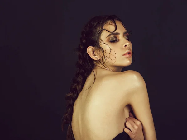 Retrato de mujer con cabello hermoso moda, modelo joven, chica morena —  Fotos de Stock