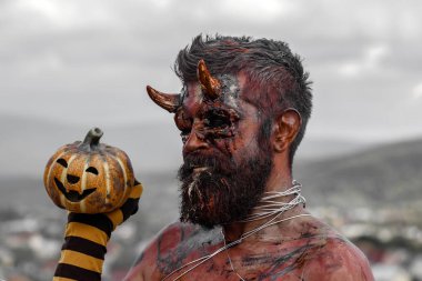 Cadılar Bayramı kötü, korku, cehennem kavramı