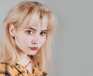 ollaboration öğretmen ile öğrenci başarısı için faydalıdır. Öğrenci adanmış ve onun hedeflere ulaşmak için kendi kendine disiplinli olacaktır. Üniversite öğrencileri grup çalışması yapıyor.