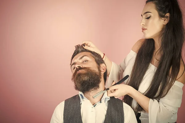 Scissors cut the mans hair — Stock Photo, Image