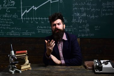 Büyük ya da ana öğretmen olmak öğretmenler ihtiyaç duydukları yardım isteyin. Internet okul kavramı. Sıcak öğretmendir. Öğretmenler veya öğretmenlerin öğretmenler ve veliler daha farklı rolü doldurmak.