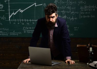 Öğretmenler veya öğretmenlerin öğretmenler ve veliler daha farklı rolü dolduracağım. Üniversitesi toplantı ve konferans sınıf hoparlördür. Akademik başarı doğuştan yetenek zor iş hakkında daha fazla olduğunu.