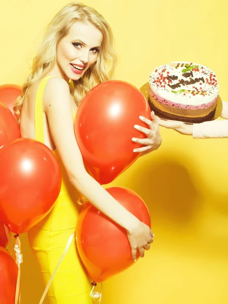 Happy woman with cake — Stock Photo, Image