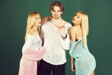 Gençlerin şık şık kazak