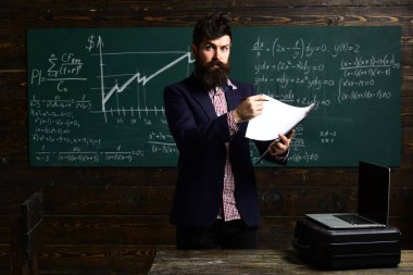 Ebeveynler genellikle çocuklarının akademik koçluk içine koymak. çevrimiçi eğitim. Öğretmenler sadece konu seviyorum. Çalışkan temel ve öğretmen ders konuşma portre.