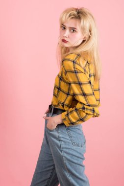 Bir oditoryum dersler arasındaki iletişim sırasında öğrenciler ara. Öğrencilerin çalışmaları önceliği yapar. Eğlenmek için zaman yapmak daha iyi eğitim için öğrenciler sağlar.