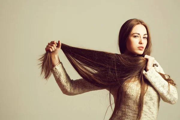 Pretty girl with long hair — Stock Photo, Image