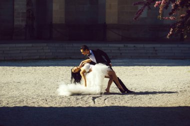seksi çift güneşli dans düğün açık