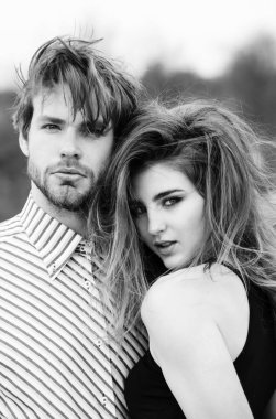 Doğa genç aşıkların Romantik Çift