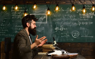 Öğretmen yetenekli lideri, iş atölyesi ve sunum konuşmacı, öğretmenler iyi dinleme becerileri sahip, büyük öğretmen öğrencilere liderlik duygusu taşır,